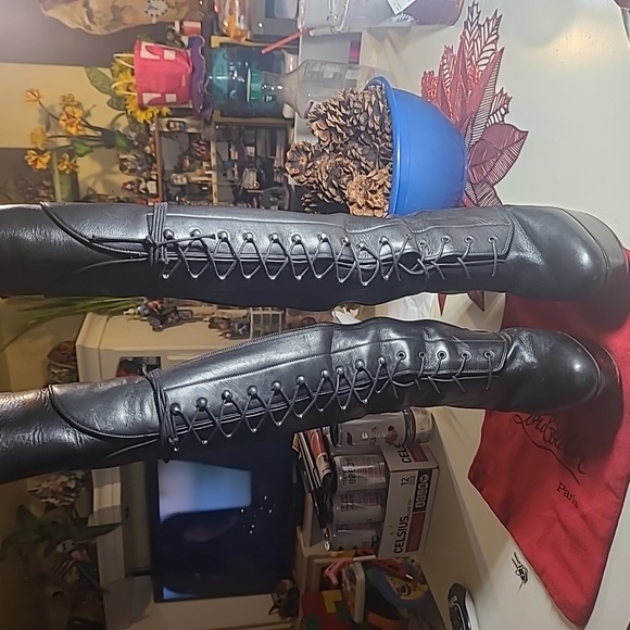 Christian Louboutin boots - Picture 3 of 11